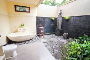 Room, 1 Bedroom, Smoking, Patio | Bathroom