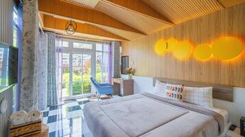 Deluxe Chalet, Garden View | Premium bedding, pillow-top beds, free minibar, individually decorated