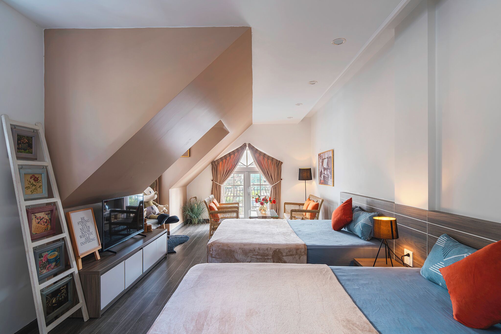 Quarto quádruplo luxo, sacada, vista para o jardim