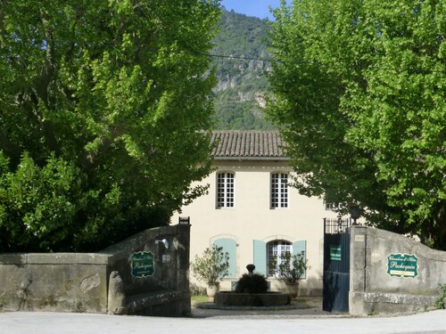Apartment 'Gîte De Charme' with Mountain View, Wi-Fi and Air Conditioning