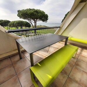 Outdoor dining - Apartment in Port Camargue Plage Nord sea view Swimming pool (Le Grau-du-Roi)