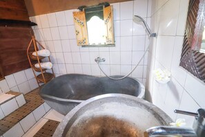 Chambre, 1 chambre, fumeur, patio | Salle de bain