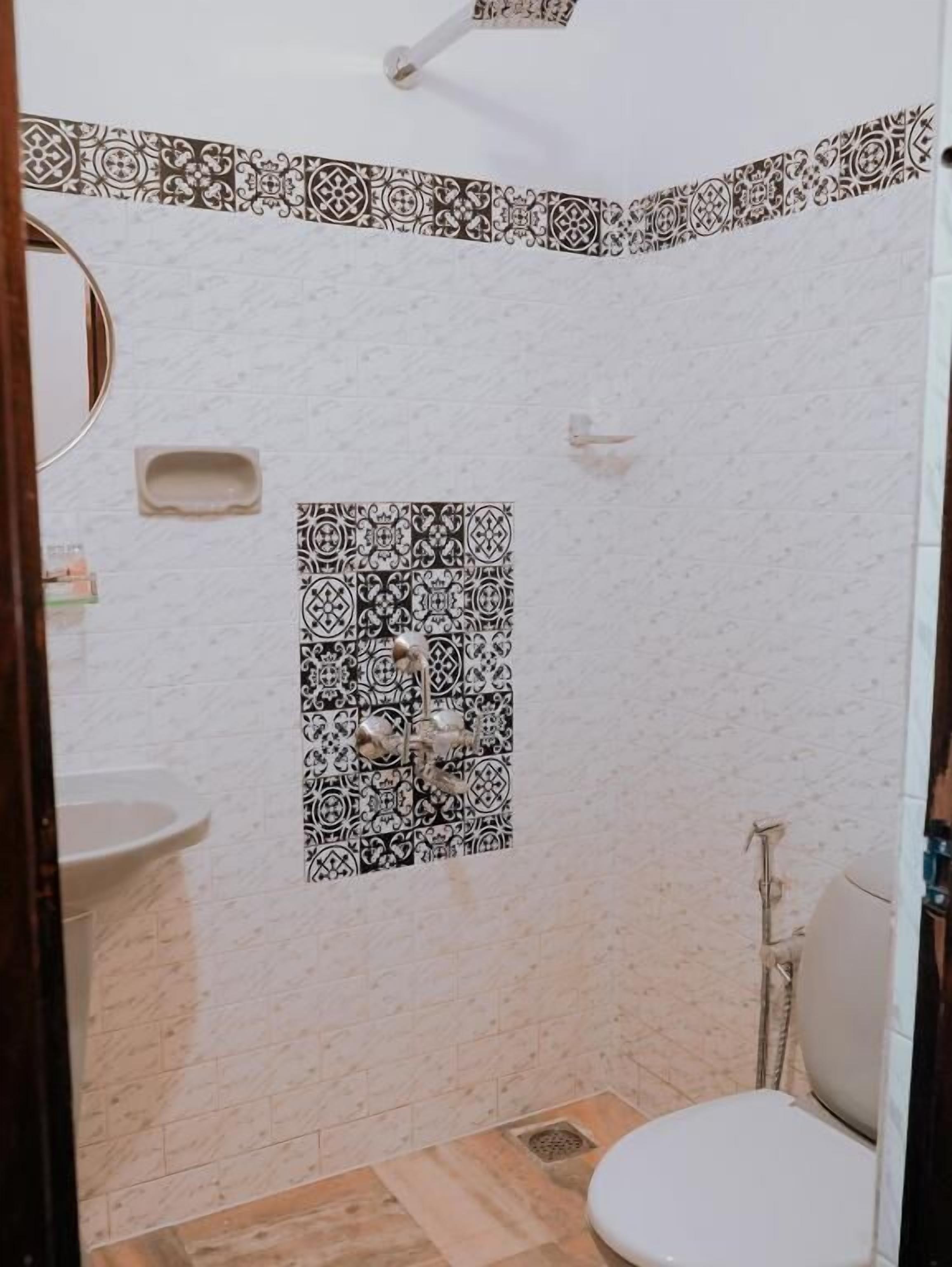 Habitación superior con 1 cama matrimonial o 2 individuales | Baño
