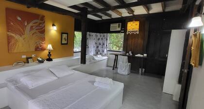 Garden Hacienda Resort Stay for 12 Persons - 3BR Villa near Tagaytay