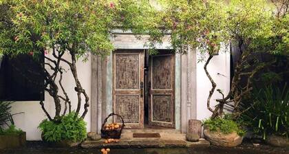 Garden Hacienda Resort Stay for 12 Persons - 3BR Villa near Tagaytay