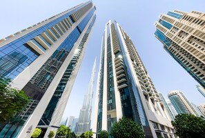 Exterior - Burj View Stylish 3BR with Maids Room (Dubai)