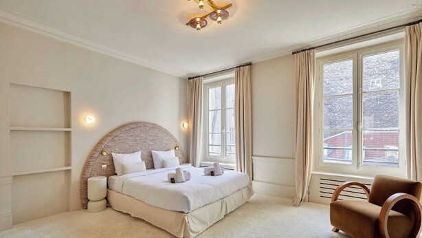Room - Luxurious AC Apartment Louvre Museum Saint Honoré (Paris)