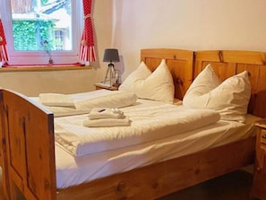 Standard Apartment, Balcony, City View | Free WiFi, bed sheets - Pension Leopoldine (Hallstatt)