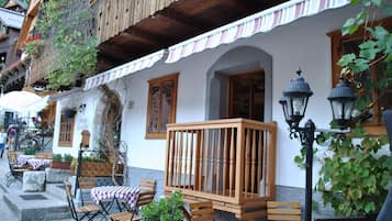 Vista frontal de la propiedad