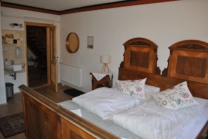 Standard Double Room, Balcony, Lake View | Free WiFi, bed sheets - Pension Leopoldine (Hallstatt)