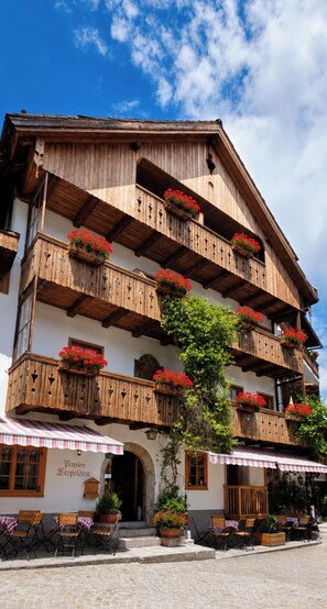Front of property - Pension Leopoldine (Hallstatt)