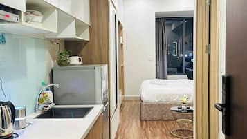 Luxury Studio, Balcony, City View | Private kitchen