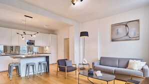 Living area - Superb apartment Center of Paris Le Marais (Paris)