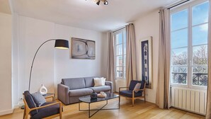 Living area - Superb apartment Center of Paris Le Marais (Paris)