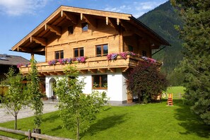 Exterior - Apartment with a beautiful view (Neukirchen am Großvenediger)