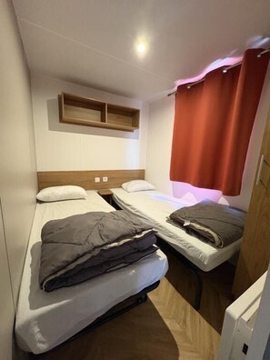 3 bedrooms, WiFi - 3-bedroom mobile home with terrace & plancha - Camping Les Viviers Cap-Ferret (Lège-Cap-Ferret, France)