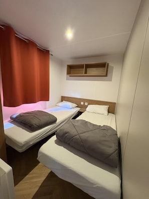 Room - Vrbo Property (Lège-Cap-Ferret, France)