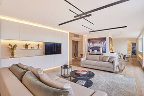 Smart TV, offices - Rooftop exceptionnel Trocadero/Victor Hugo 16eme (Paris)