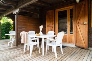 Outdoor dining - Bungalow in the Adriano Family Camping Village (Punta Marina)
