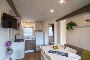 Fridge, microwave, stovetop, coffee/tea maker - Mobilhome im Ferienpark mit grosser Poolanlage (Orbetello)