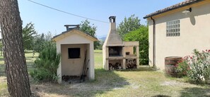 Property grounds - Villa Felice, private pool and  hills (Mezzanotte)