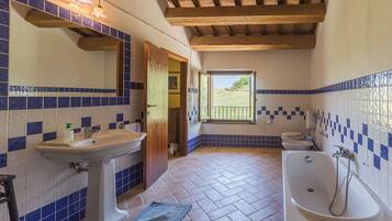 Dusche, Haartrockner, Bidet