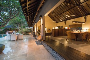 Outdoor dining - Peacefully, 3 Bedroom Villa in Seminyak (Seminyak)