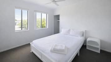 3 bedrooms, iron/ironing board, WiFi, bed sheets
