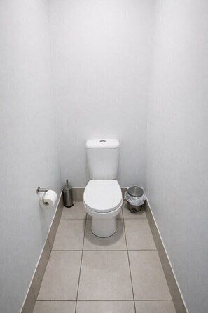 Hair dryer, towels, toilet paper - Comfortable modern 3-bedroom house near Westfield | Garage and air conditioning (Coomera)