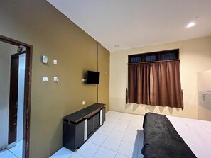 Deluxe Suite | Free WiFi, bed sheets - OYO 95175 Palapa Inn (Medan)