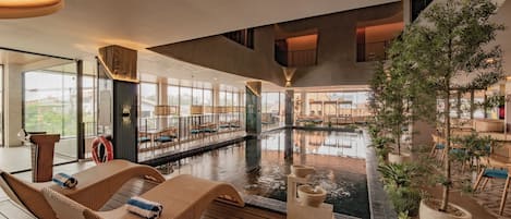 Una piscina techada
