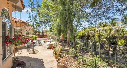Peaceful spacious studio in Vista surrounded by greenery and birdsong.