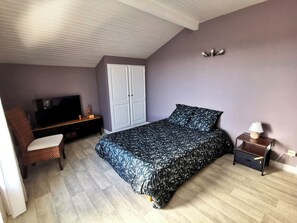 4 bedrooms, iron/ironing board, free WiFi, bed sheets - South-facing house close to the ocean with pool and mountain views - 8 pers. (Boucau)