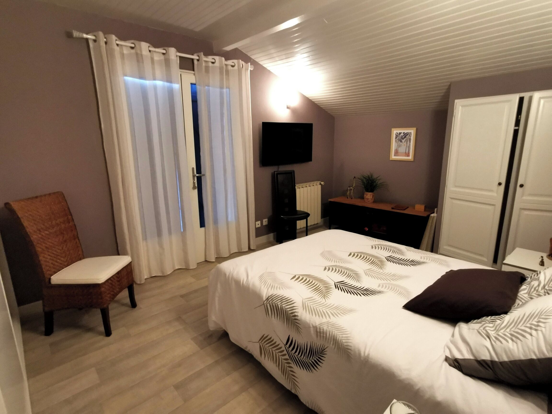 4 chambres, fer et planche à repasser, Wi-Fi gratuit, draps fournis