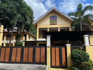 Exterior - Homey Vibe 4BR Taal Lakeside Villa for 12 Persons - Quick Drive to Near Tagaytay (Talisay City)