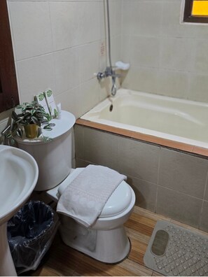 Bidet, towels, soap, toilet paper - Homey Vibe 4BR Taal Lakeside Villa for 12 Persons - Quick Drive to Near Tagaytay (Talisay City)