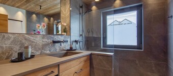 Alpine chalet on Lech in the mountains - family apartment, 5 min to the mountain lift