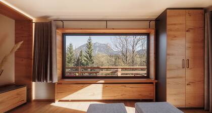 Alpine chalet on Lech in the mountains - family apartment, 5 min to the mountain lift