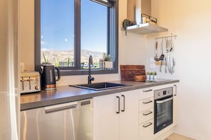 Private kitchen - The Games Room - Epic Views & Mancave Magic (Twizel)