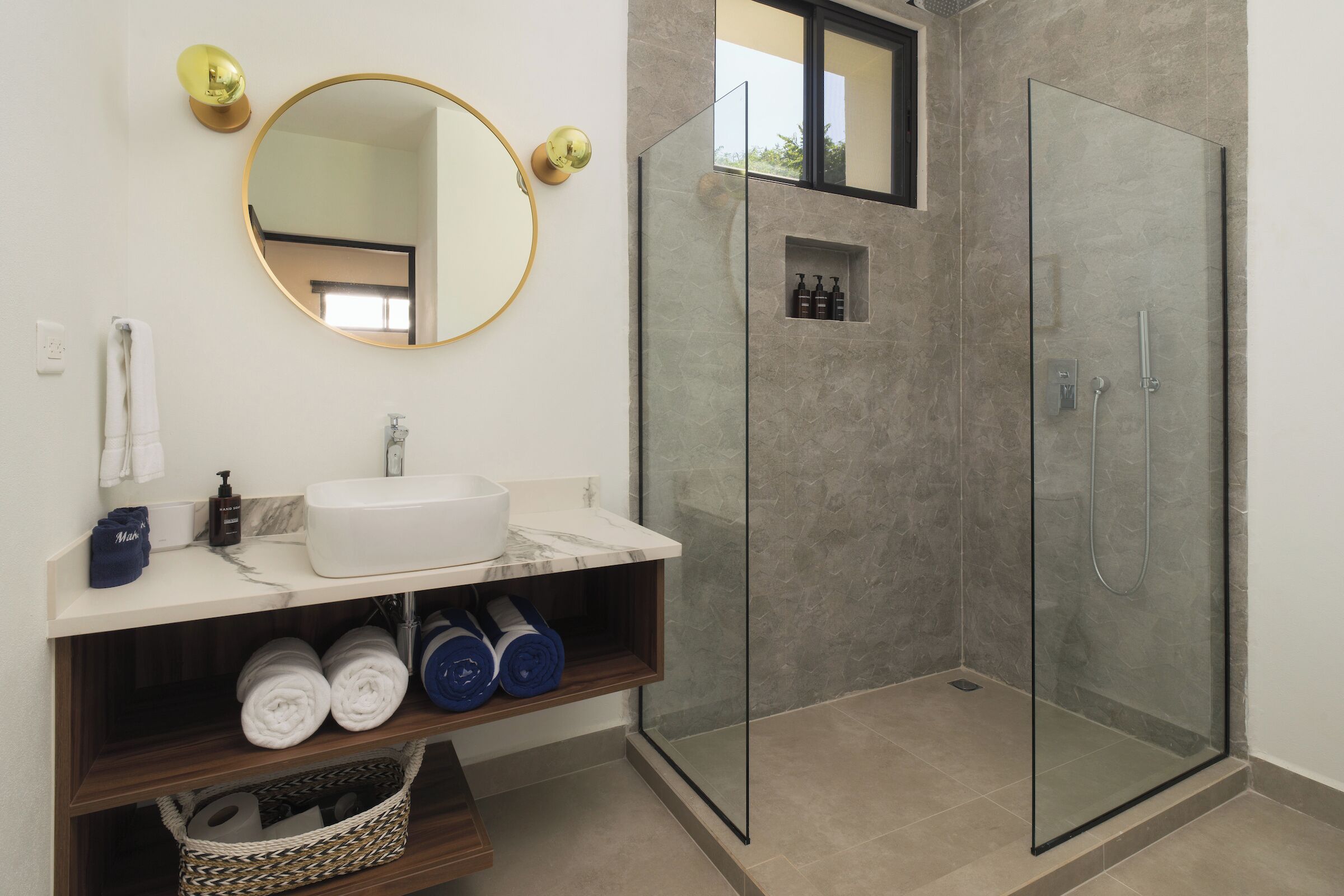 Shower, hair dryer, towels