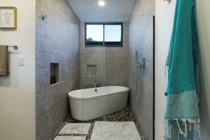 Shower, hair dryer, towels - Casa Bo Jungle - Steps to Tamarindo Beach - Surf & Pool (Playa Langosta)