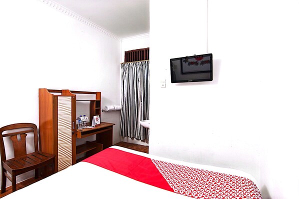 Standard Double Room - Hotel O near Monument Historique Berasta (Berastagi)