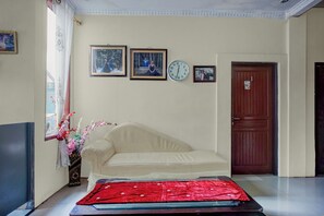 Lobby - Hotel O near Monument Historique Berasta (Berastagi)