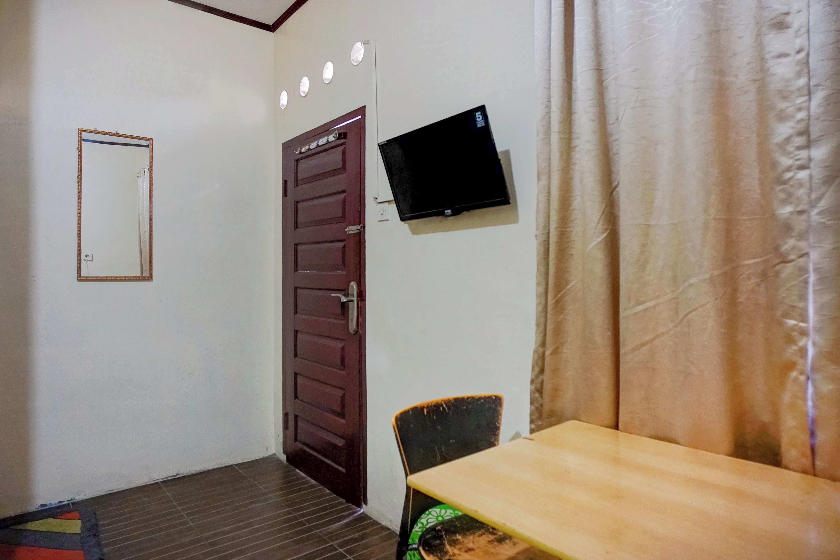 Standard Single Room | Free WiFi, bed sheets