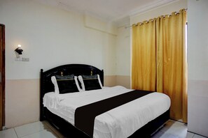 Room - Hotel O near Monument Historique Berasta (Berastagi)