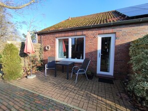 Terrace/patio - Apartment Villa Butterburg Eske - Terraced house with private terrace (Dornum)