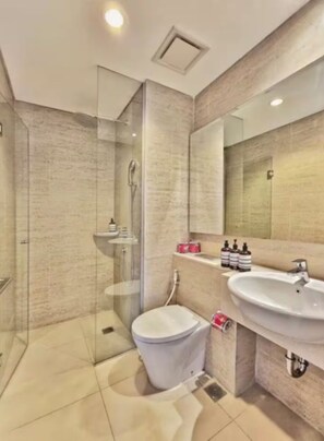 Bathroom - Neovia By SanLiving - 3BR - Direct Mall (Jakarta)