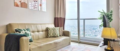 Apartment, 3 Bedrooms, City View | Living area