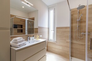 Bathroom - House Chiara| WiFi Parking Station downtown Modena (Modena)