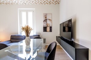 Dining - House Chiara| WiFi Parking Station downtown Modena (Modena)